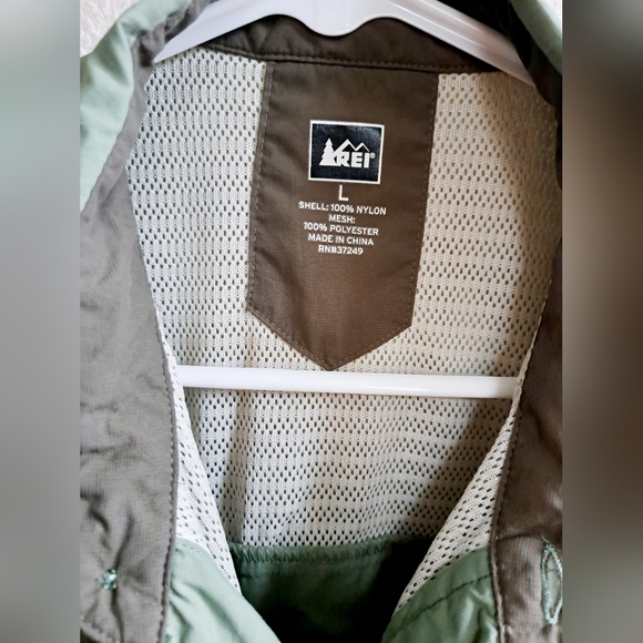 Men's REI Green Button Down Shirt - Picture 8 of 15